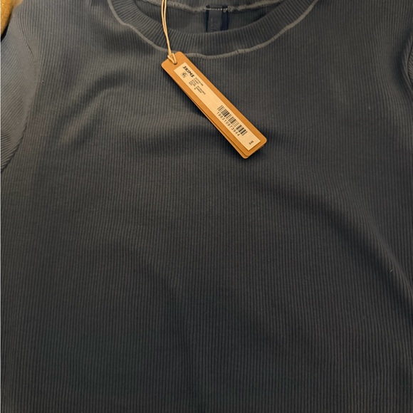 SKIMS Ribbed Tee - Picture 4 of 5